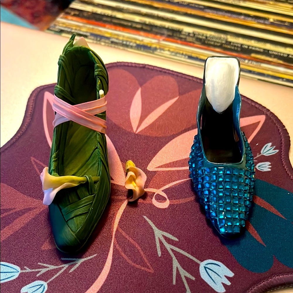 Just The Right Shoe - SLIGHTLY DAMAGED